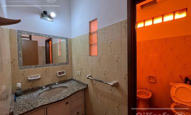 Casa en venta en Berazategui - 4 ambientes con pileta. APTO CREDITO!