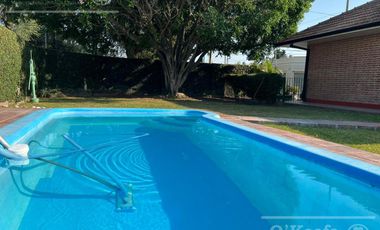 Casa en venta en Berazategui - 4 ambientes con pileta. APTO CREDITO!