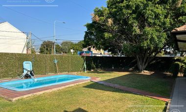 Casa en venta en Berazategui - 4 ambientes con pileta. APTO CREDITO!