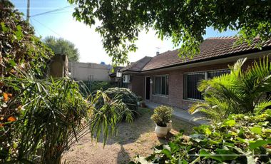 Casa en venta en Berazategui - 4 ambientes con pileta. APTO CREDITO!