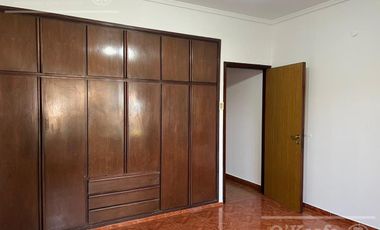 Casa en venta en Berazategui - 4 ambientes con pileta. APTO CREDITO!