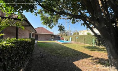 Casa en venta en Berazategui - 4 ambientes con pileta. APTO CREDITO!