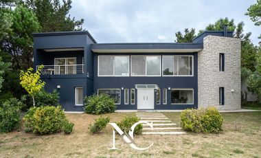 Casa en Venta en Costa Esmeralda con fondo libre