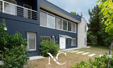 Casa en Venta en Costa Esmeralda con fondo libre