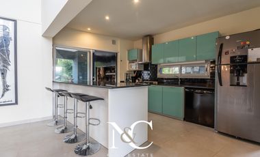 Casa en Venta en Costa Esmeralda con fondo libre