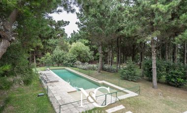 Casa en Venta en Costa Esmeralda con fondo libre