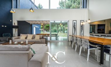 Casa en Venta en Costa Esmeralda con fondo libre