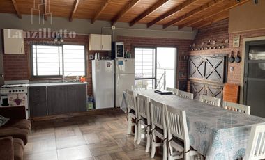 Casa de 3amb con gran quincho!!