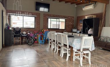 Casa de 3amb con gran quincho!!