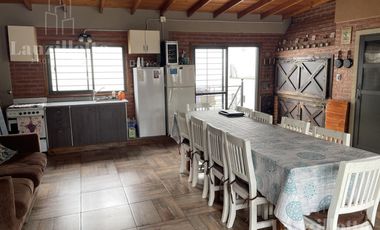 Casa de 3amb con gran quincho!!