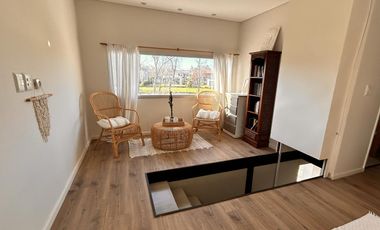 Casa con inmejorable vista al lago