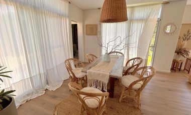 Casa con inmejorable vista al lago