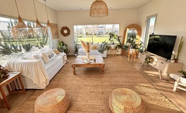 Casa con inmejorable vista al lago