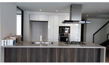 APARTAMENTO DÚPLEX EN VENTA EN LA FELICIDAD