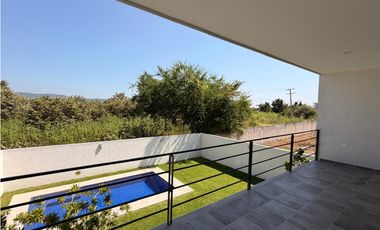 TEQUES CASA EN VENTA CON VISTA AL LAGO “27