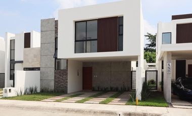 LOMAS DEL SOL, Casa en VENTA con recamara en PLANTA BAJA y sala de TV