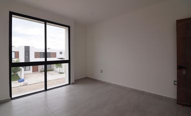 LOMAS DEL SOL, Casa en VENTA con recamara en PLANTA BAJA y sala de TV