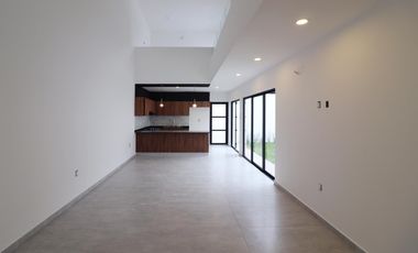 LOMAS DEL SOL, Casa en VENTA con recamara en PLANTA BAJA y sala de TV