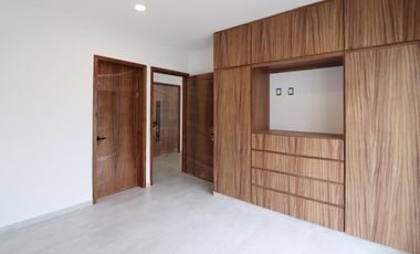 LOMAS DEL SOL, Casa en VENTA con recamara en PLANTA BAJA y sala de TV