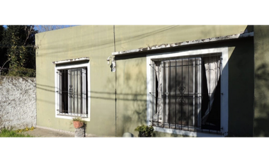 Calle 124 e/ 14 y 15, Berisso- Casa en Venta