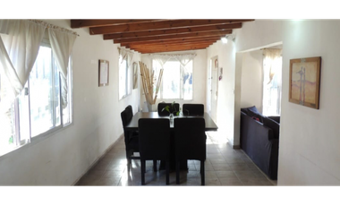 Calle 124 e/ 14 y 15, Berisso- Casa en Venta