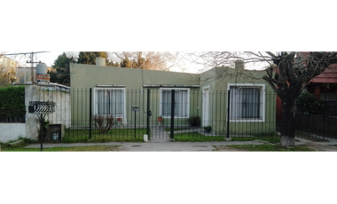 Calle 124 e/ 14 y 15, Berisso- Casa en Venta