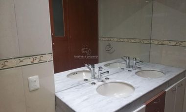 Casa con alberca y jardín en Satélite.