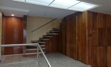 Casa con alberca y jardín en Satélite.