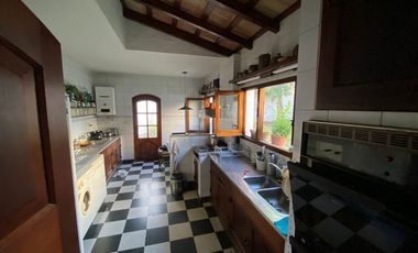 Casa en alquiler de 4 dormitorios c/ cochera en San Isidro Catedral