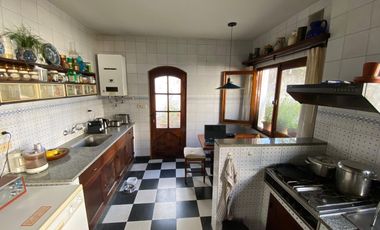 Casa en alquiler de 4 dormitorios c/ cochera en San Isidro Catedral