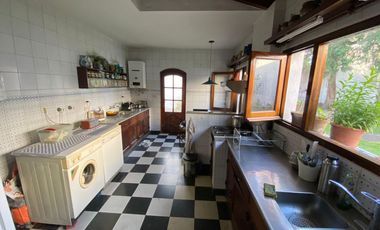 Casa en alquiler de 4 dormitorios c/ cochera en San Isidro Catedral