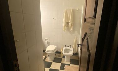 Casa en alquiler de 4 dormitorios c/ cochera en San Isidro Catedral