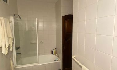 Casa en alquiler de 4 dormitorios c/ cochera en San Isidro Catedral