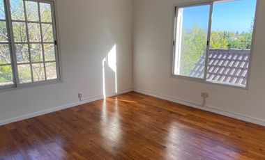 Casa en venta c/ cochera en Chacras de Coria