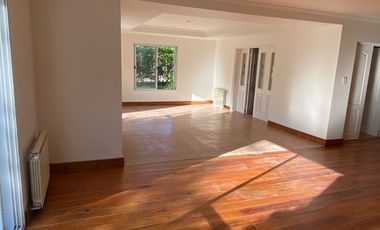 Casa en venta c/ cochera en Chacras de Coria