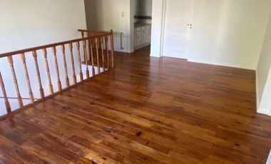 Casa en venta c/ cochera en Chacras de Coria