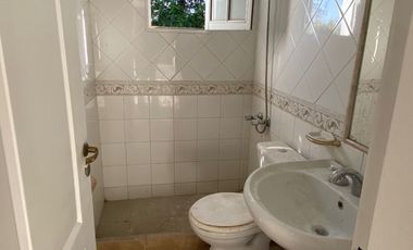 Casa en venta c/ cochera en Chacras de Coria