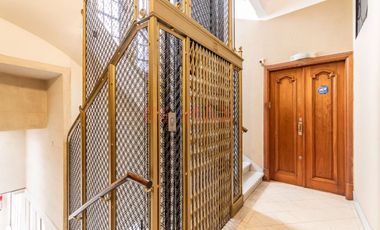 Oficina en Alquiler frente al Teatro Colón