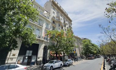 Oficina en Alquiler frente al Teatro Colón