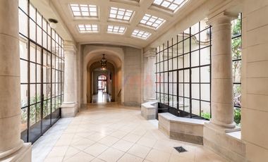 Oficina en Alquiler frente al Teatro Colón