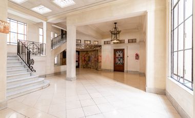 Oficina en Alquiler frente al Teatro Colón