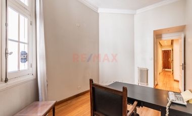 Oficina en Alquiler frente al Teatro Colón