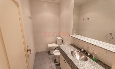 Oficina en Alquiler frente al Teatro Colón