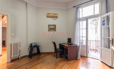 Oficina en Alquiler frente al Teatro Colón