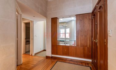 Oficina en Alquiler frente al Teatro Colón