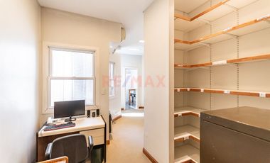 Oficina en Alquiler frente al Teatro Colón