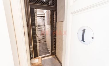 Oficina en Alquiler frente al Teatro Colón