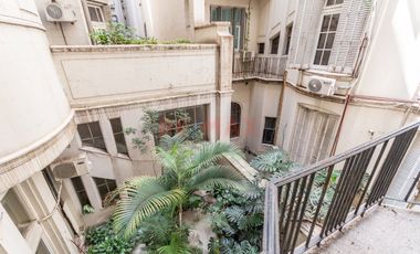 Oficina en Alquiler frente al Teatro Colón