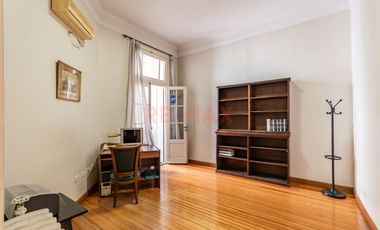 Oficina en Alquiler frente al Teatro Colón