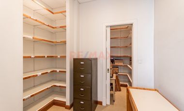 Oficina en Alquiler frente al Teatro Colón